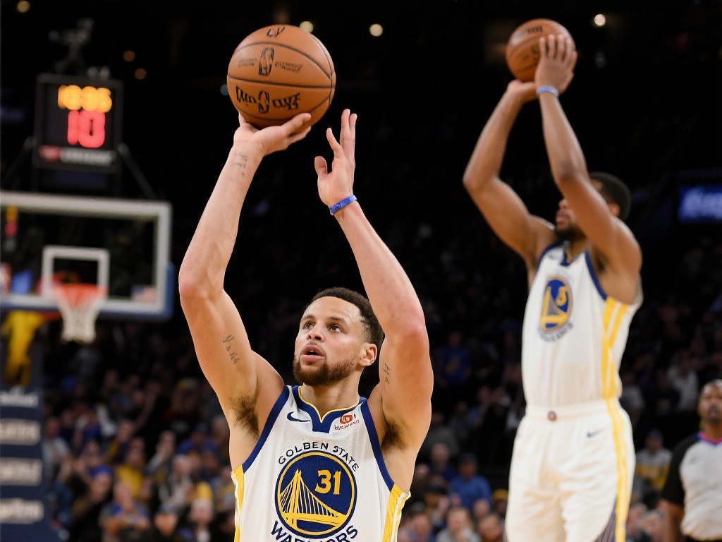 以一场季后赛为例，他在最后五分钟连续命中