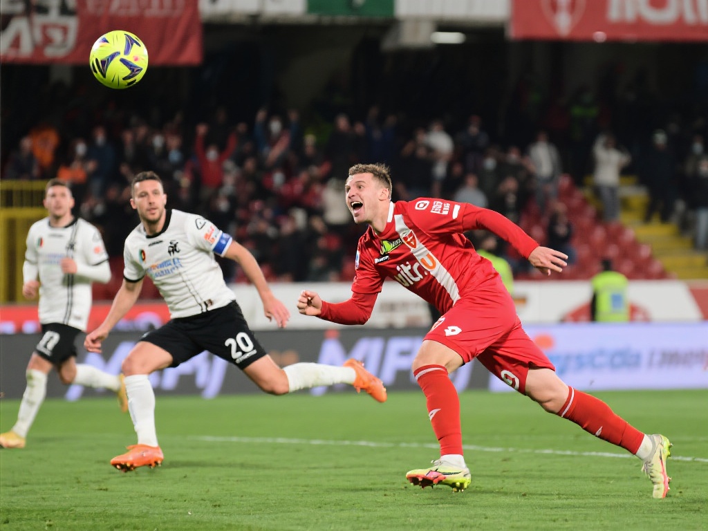 意甲最新积分战报:领头羊掉链子,国米征服客场,蒙扎奇迹绝杀 以蒙扎对阵强队的比赛为例,他们在数据上全