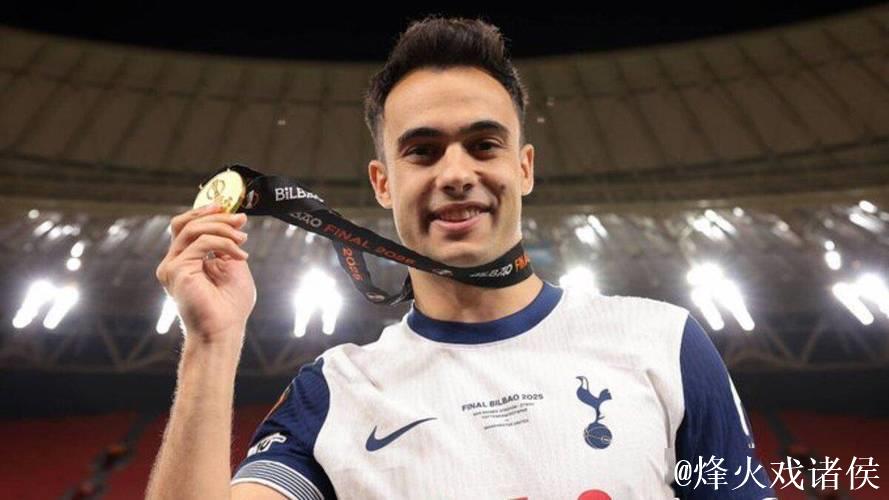 雷吉隆自由转会加盟迈阿密国际,签约至2027年底 雷吉隆自由转会加盟迈阿密国际,签约至2027年底